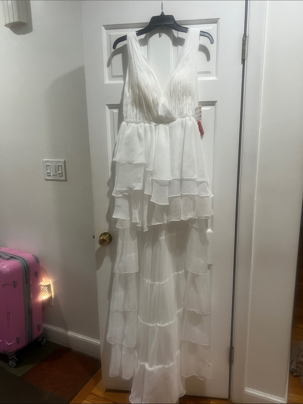 Elegant White Tiered V-Neck Women’s Dress
